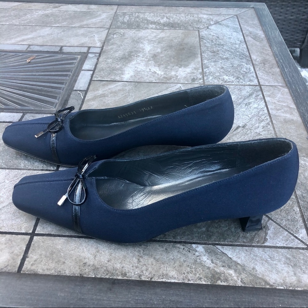 Stuart Weitzman Kitten Heel With Bow - image 4